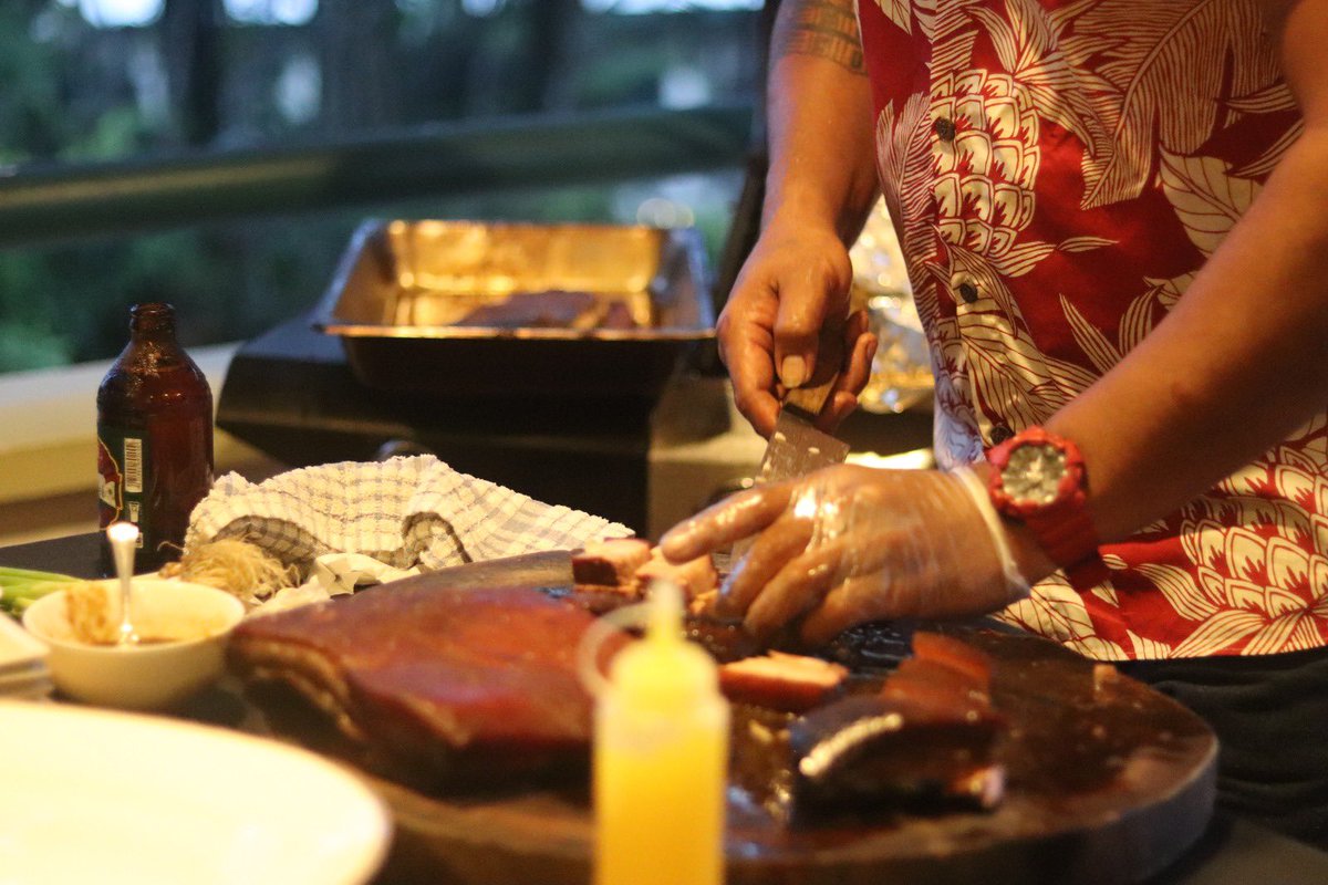 pardipacific's tweet photo. Niu Grillz owned and operated by Pio Fihaki, winner of the season 2 Pacific Island Food Revolution. Pio and the Krystelle were Celebrating Fijian Food, Innovation and Enterprise with their ed award winning dish. #niugrillz #fijieats #fijianfood #fijifoodinnovators #localgrown https://t.co/gmOynge247