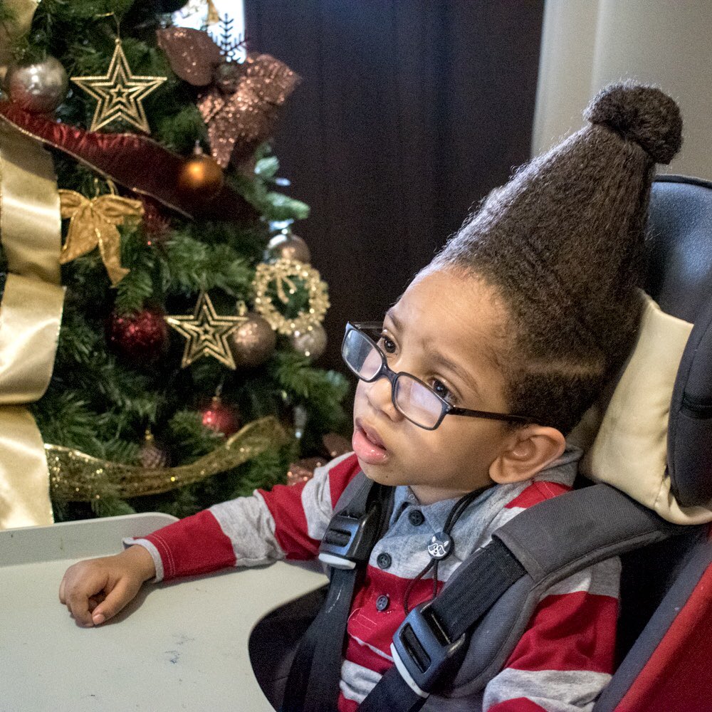 AidenStrong2016's tweet photo. Aiden was a โWhoโ today for school...Deep down in my spirit, I donโt think he was a fan ๐. Hair courtesy of @QuiltedNorthern Toilet Paper Roll๐.๐๐ #SpecialNeedsJourney #AidenMathis our #LittleFieryGiftFromGod
-
#AidenStrong #Christmas #whoville #TheGrinch #SoOverIt https://t.co/YdV9JCbdBE