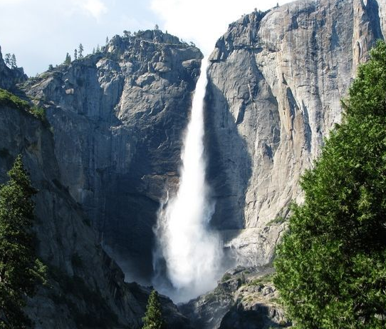 SimpleFlask's tweet photo. This is Yosemite, extremely crazy, peaceful and picturesque.  #outdoorfun #sports #water #yosemite #simpleflask #watercup #travelmug https://t.co/zE6EMxUSm1