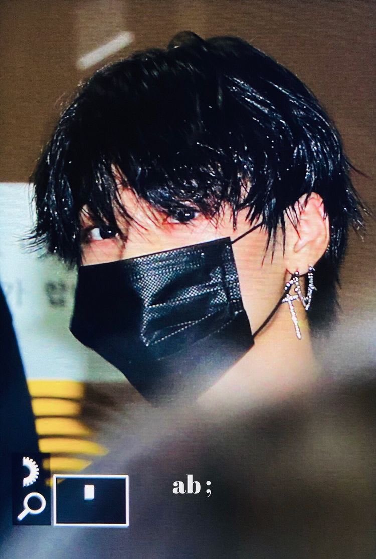 SAN AGAIN IM SO SORRY IM IN LOVE WITH THIS MAN