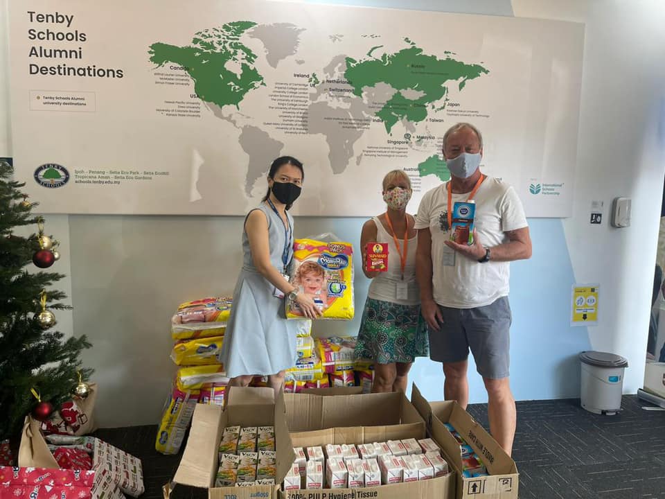 Thanks to the generosity of our TSPA and the TSPLC.Our Parent Association and our Student Leadership Council,we have been able to share the Christmas spirit with the Batu Grace Children’s Home this morning. #TSPLC #TSPA #batugracechildrenhome