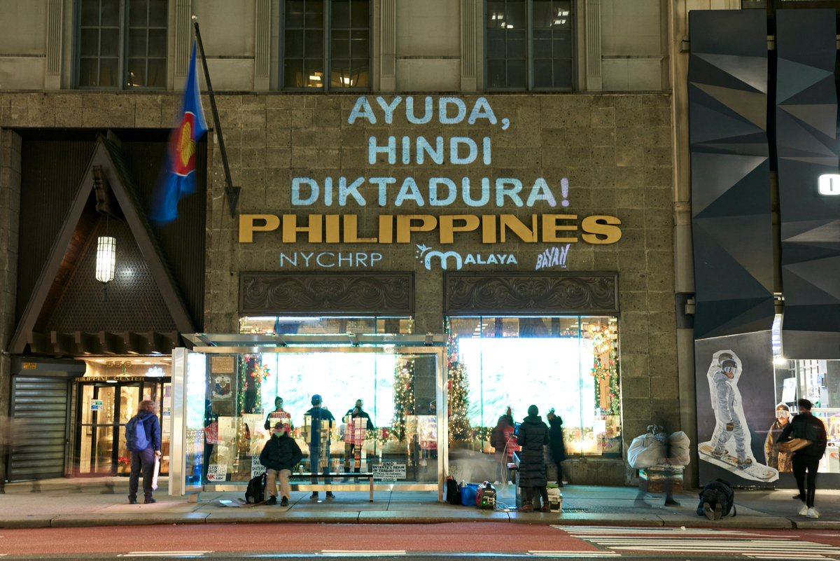 NYCHRP's tweet photo. On the eve of International #HumanRightsDay scores of New Yorkers braved the first snow of the season to register their condemnation of Rodrigo Duterte’s regime in front of the Philippine Consulate on 5th Avenue. | Full Statement: https://t.co/ROVL1pfvRc https://t.co/C0a87afxsj