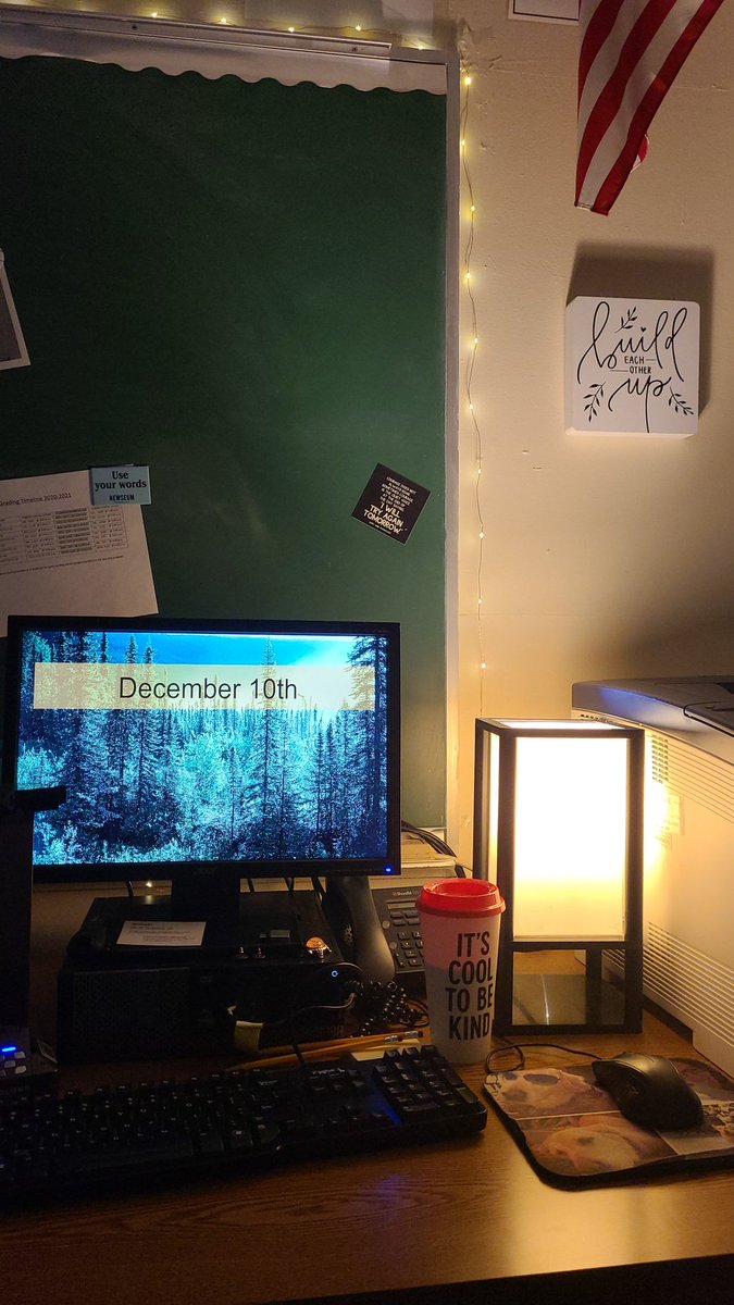 Meg_Lavin_'s tweet photo. I love morning preps in this cozy classroom. 😊 https://t.co/zTVF4iOqTJ