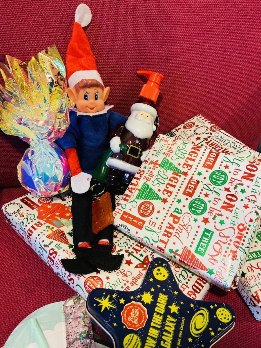 Woody has been busy helping P@WS with our Secret Santa present buying. He found a familiar face!!

Have you bought your Secret Santa? Our last day is tomorrow... 

#ElfOnTheShelf #Harrogate #PTA #primaryschool