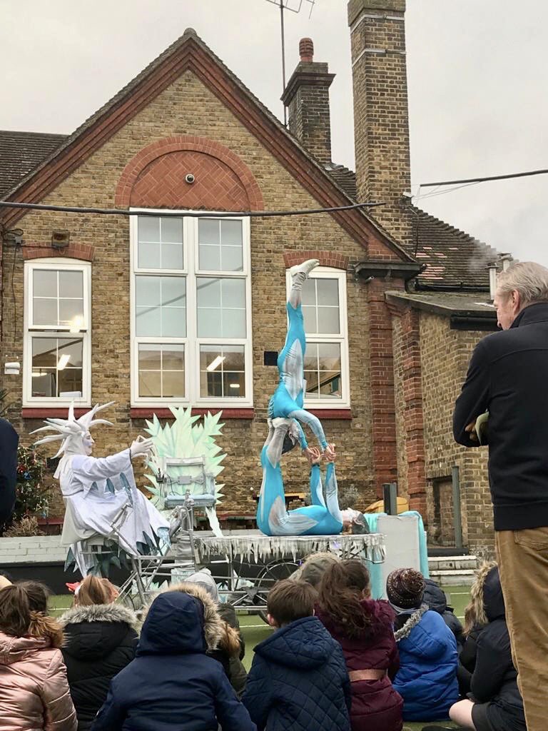 circorumbaba's tweet photo. The Snow Queen has definitely brought Winter to #LutonRoad School today. Brrrrrr. ⁦@IconTheatreUK⁩ @Theatre31 ⁦@ace_national⁩ ⁦@ace_southeast⁩ https://t.co/q7dPW5uRt4