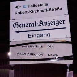 BlockZHG's tweet image. Nachdem die Polizei uns in Remagen niedergerpügelt hat übernahm der @gabonn ungeprüft die Darstellung der Polizei - nun haben Aktivist:innen der Zeitung zu einer ehrlicheren Selbstdarstellung verholfen.
PM: blockzhg.noblogs.org/plakataktion/
#antifa #RemagenNazifrei