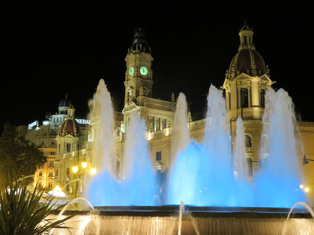 タートル Ucl敗退 スペイン バレンシア 一般的に治安の悪いイメージのあるスペインだけどここは決してそんなことなく快適に落ち着いて旅行することが可能 いい具合に観光客が少ないので自分のペースを大事にできますよ あ あとスペインって本当に治安