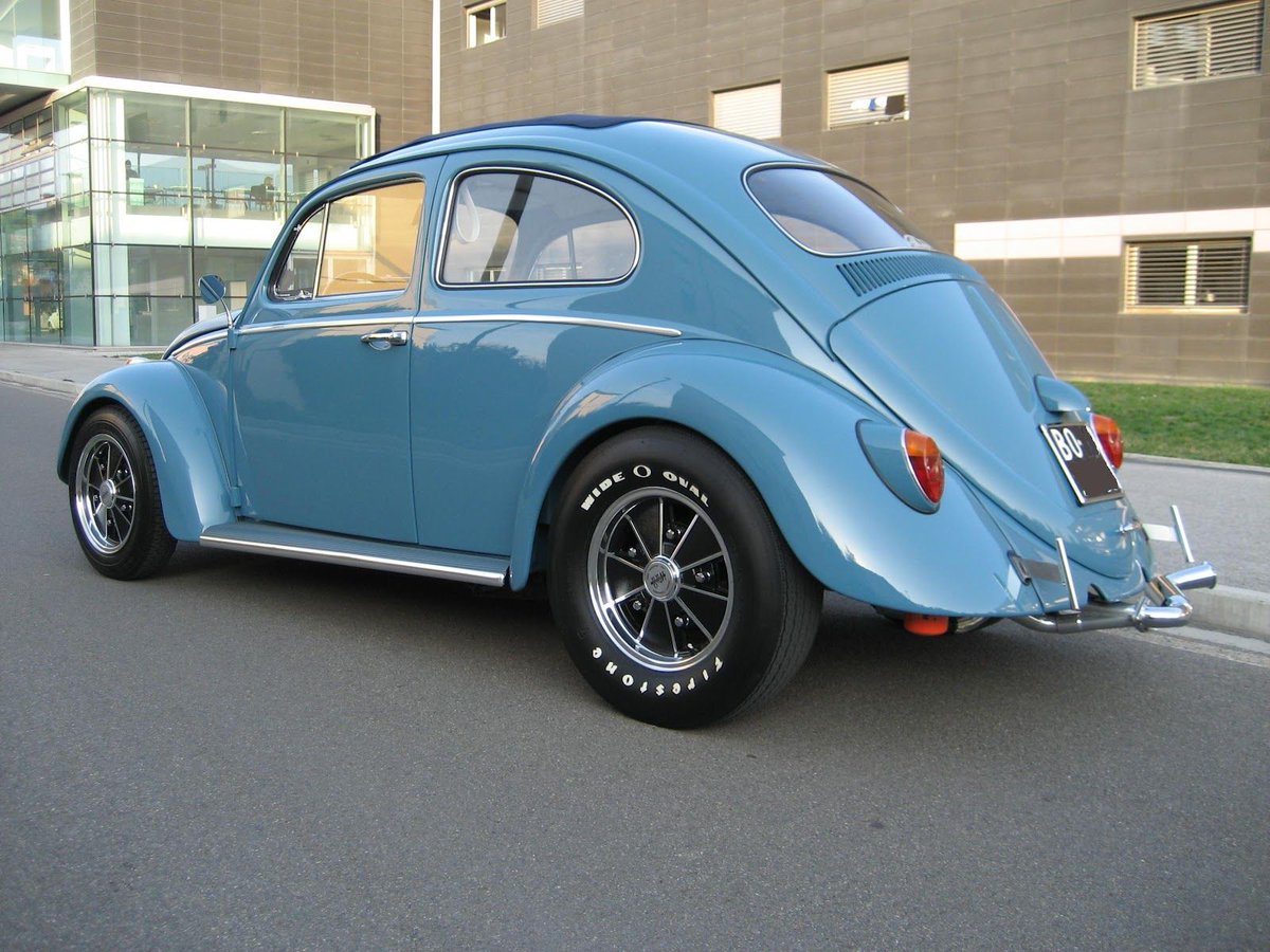 参考画像。ベストキャルルック VW版のホットロッド。空冷VWのカスタム