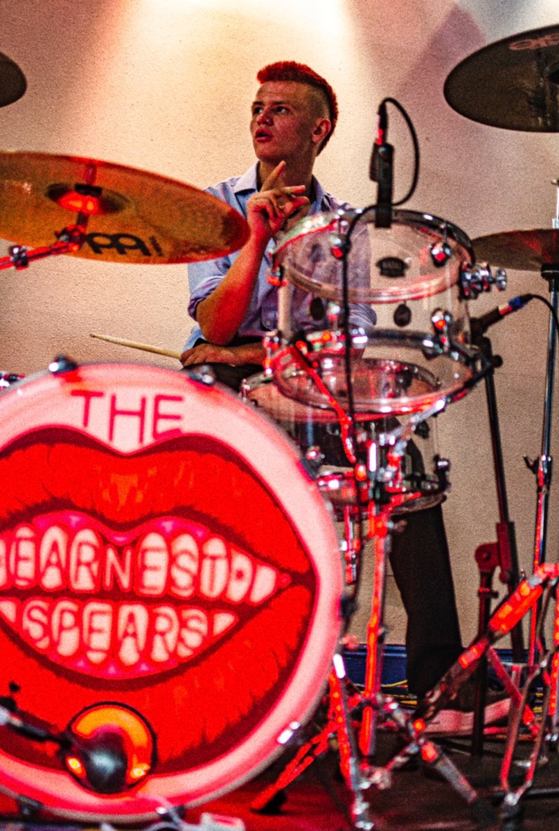 Live at the Gaumont will be available at 8pm tonight. Follow the link below. Cheers and thanks, EARNEST x 
👇🏻👇🏻👇🏻👇🏻

youtu.be/QQqFCQjPyMQ