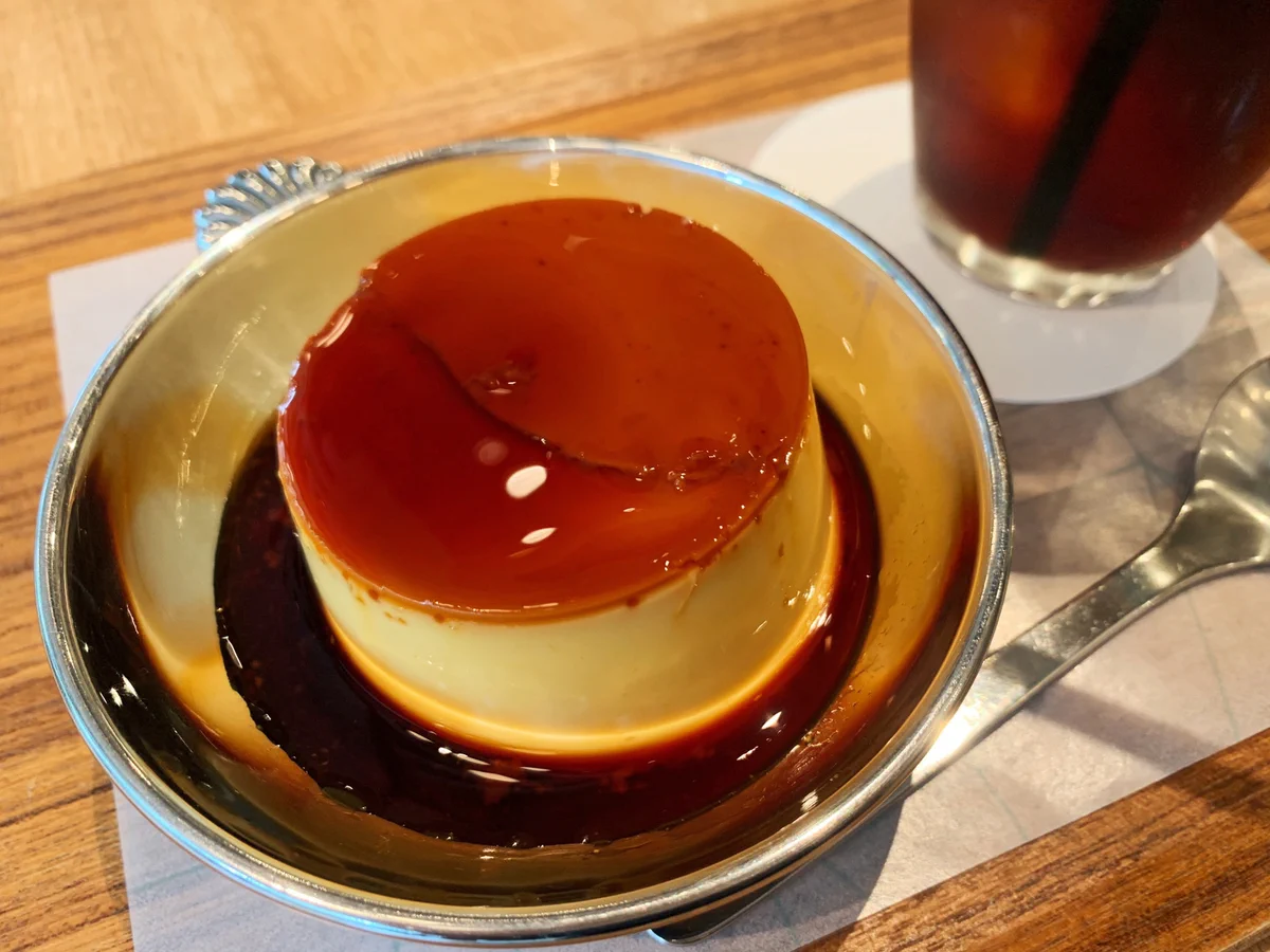 ずっしり重量感のある濃厚プリンを食べられるお店、渋谷のWHITE GLASS COFFEE！