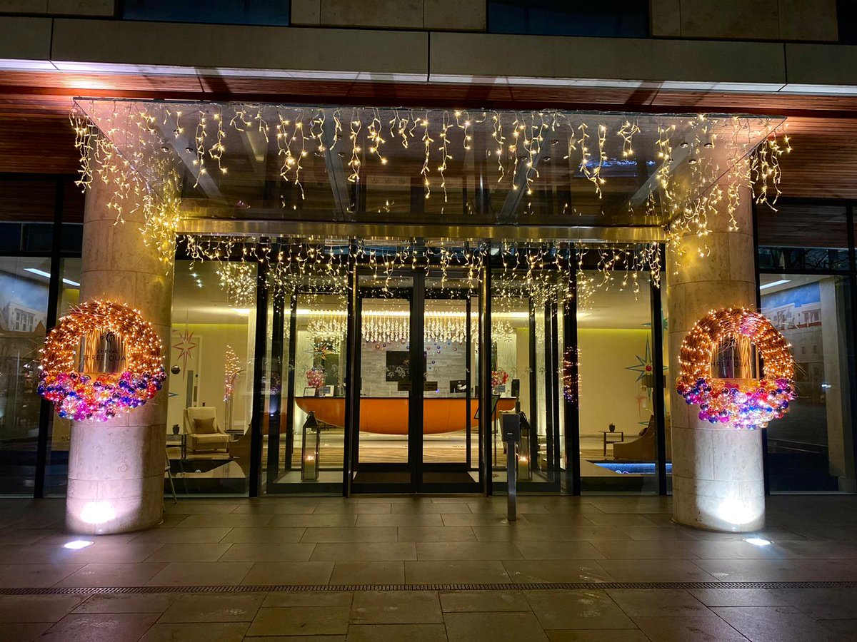 Cheval_Global's tweet image. Just 15 days to go! 

Our Residences in London and Edinburgh are now in full festive mode with baubles, tinsel, glittering lights and even toy soldiers! Pop in and see them for yourself, better yet, book a stay this December and soak up the Christmas spirit. 

#Chevalcollection