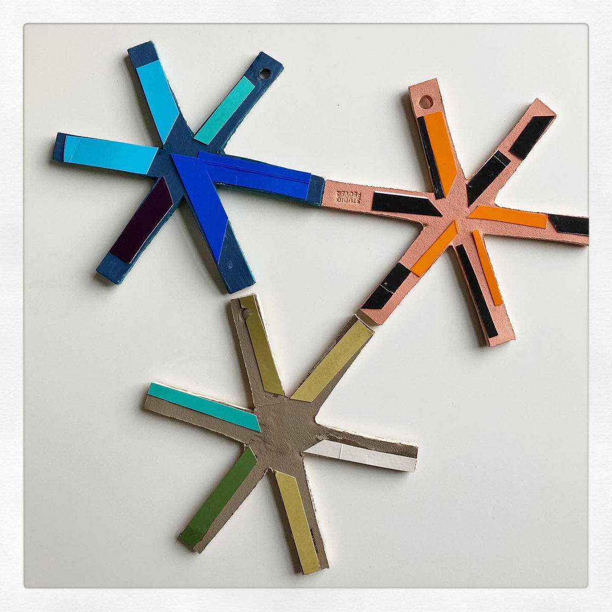 herald_BLACK's tweet image. @maryannehobbs’s Queermas mix on repeat has been the perfect soundtrack when making pieces for the #SnowflakeKitchen online auction 🎄👯

#goldfinger #madeforgood