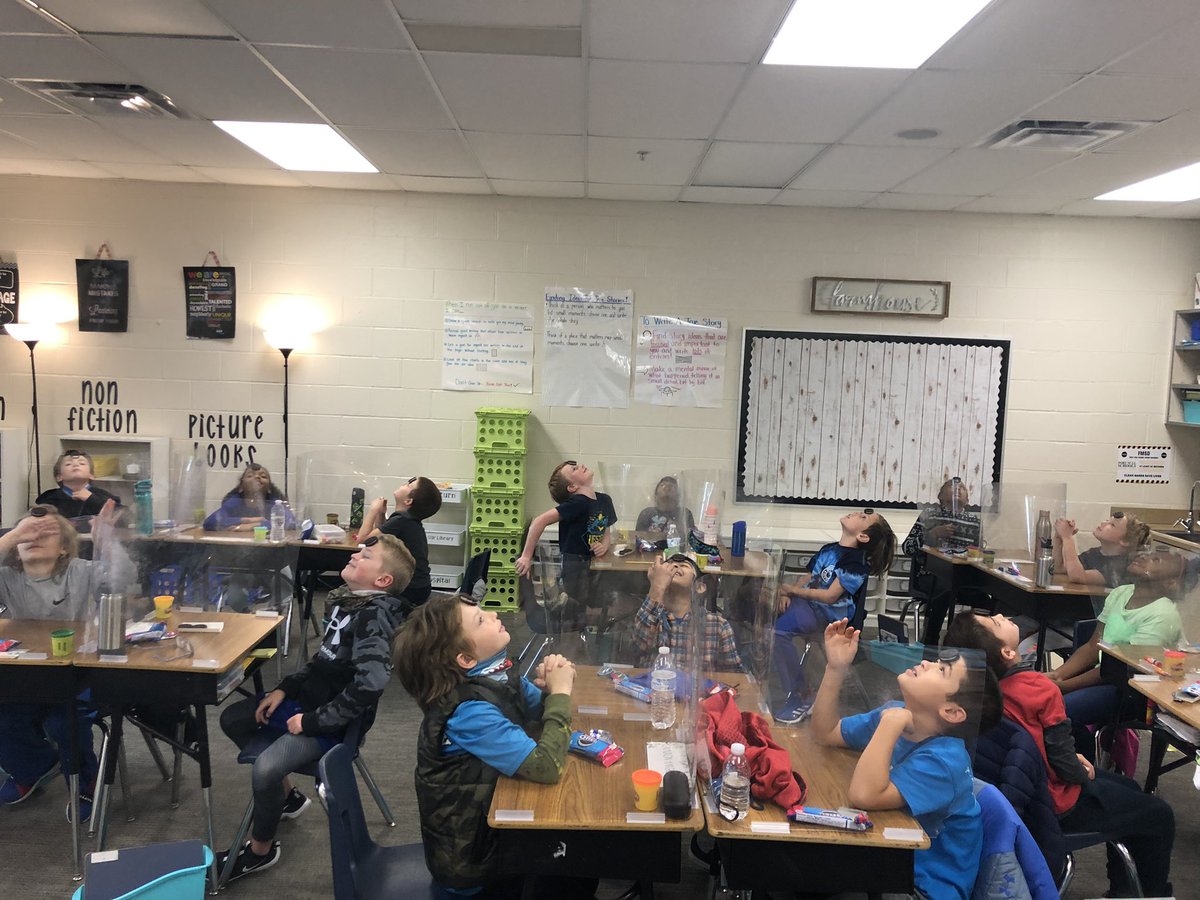 MrsRobertsPKES's tweet photo. Yesterday the students had one minute to try and get the Oreo from their forehead to their mouth without touching it. Let’s just say this was the laugh that we all needed! 😊 #PanthersEngaged https://t.co/ekHOv6d8uV