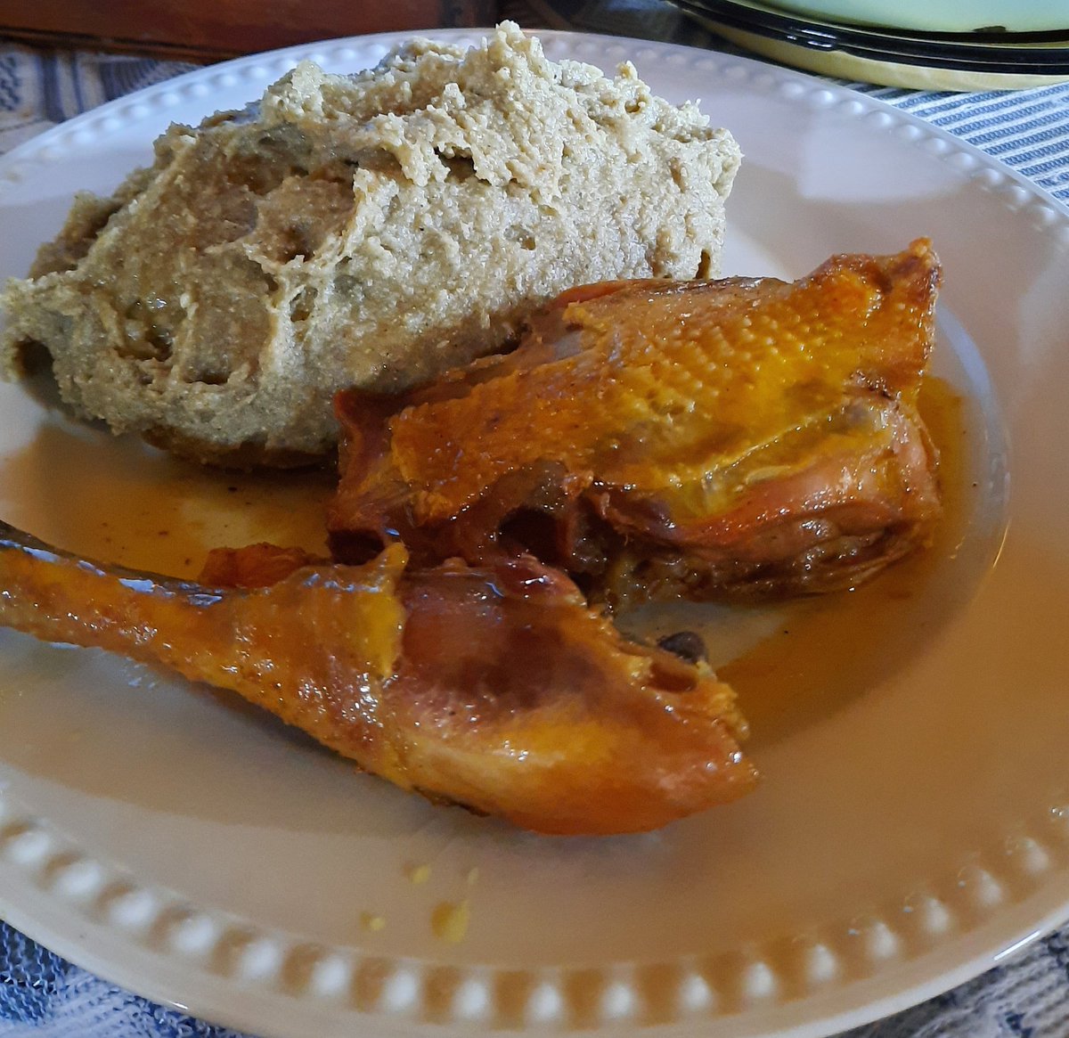 MichaelDawes01's tweet image. Delicious nutritious isitshwala senyawuthi (millet sadza) and #RoadRunner chicken. The millet was threshed by local Hauke bizns group &amp;amp; ground by &apos;Done Well&apos; bizns #MELANA_Mkts  @apt_zimbabwe @WHHZimbabwe @ZRBFZIM @UKinZimbabwe @euinzim @SwedeninZW