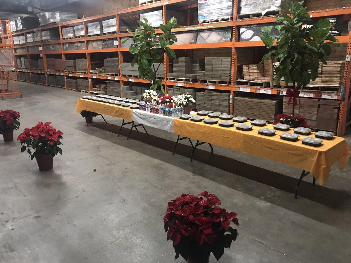 Had a great time celebrating the Freight Team in San Leandro #0625 tonight. Thank You for all that you do everyday!!! #PacNorthProud #D295STRONG