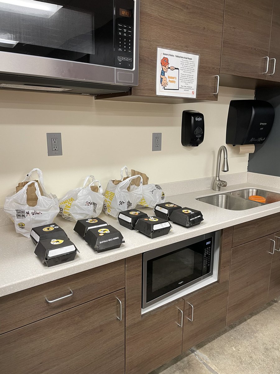 Victoria 6587 team enjoying some wings for Freight appreciation! These guys work their butts off every night to make sure the shelves are stocked and the store is looking great. Thank you for everything you do! <a href="/FarberGary/">Gary Farber</a> <a href="/KKalonich/">kevin kalonich</a> <a href="/JarrodFarmer4/">Jarrod Farmer</a> #PoweroftheGulf  #frta2020