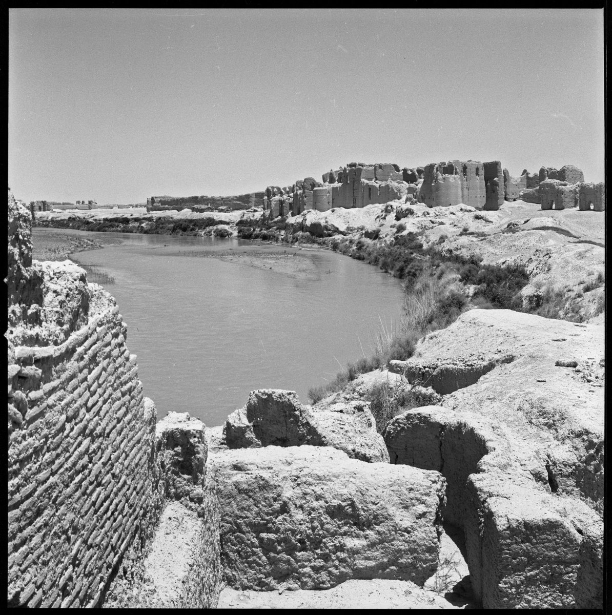 The Central Palace, dating back to  #Samanid rule, is thought to be the oldest structure in Lashkari Bazar. Its rectangular plan is oriented with the cardinal axes and measures about fifty-two (north-south) by thirty-five (east-west) meters. Its fortified walls,