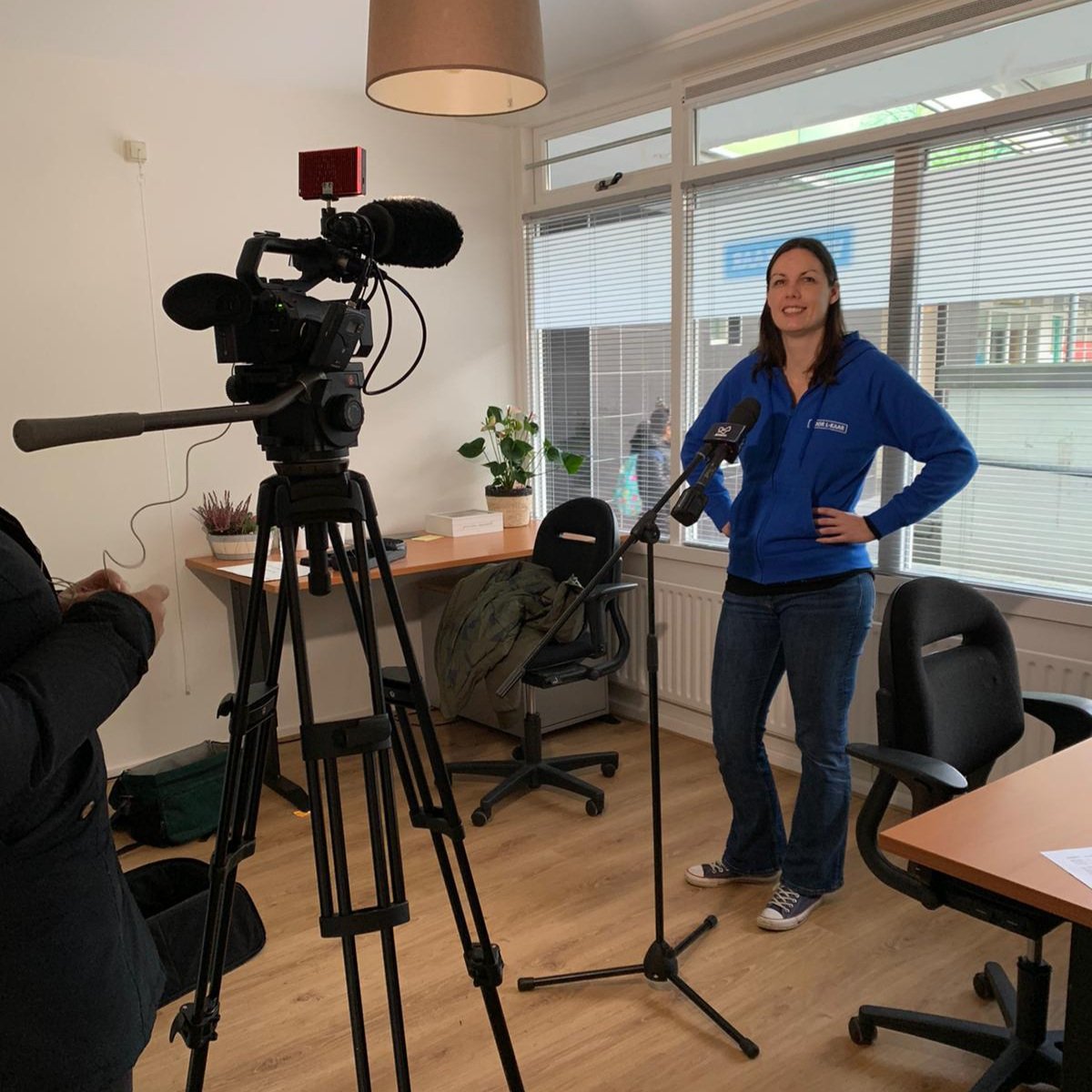 Voor de camera! 🎥

Slotstad RTV kwam deze week langs om ons te interviewen over ons werk in de L-flat. Morgen, 11 december, is dit te zien op de Facebook van <a href="/slotstad_RTV/">Slotstad RTV</a>