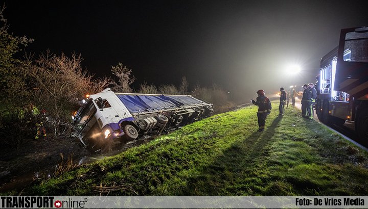 #A7 bij #Leek urenlang dicht na ongeval met vrachtwagen met kippen [+foto] ==&gt;..