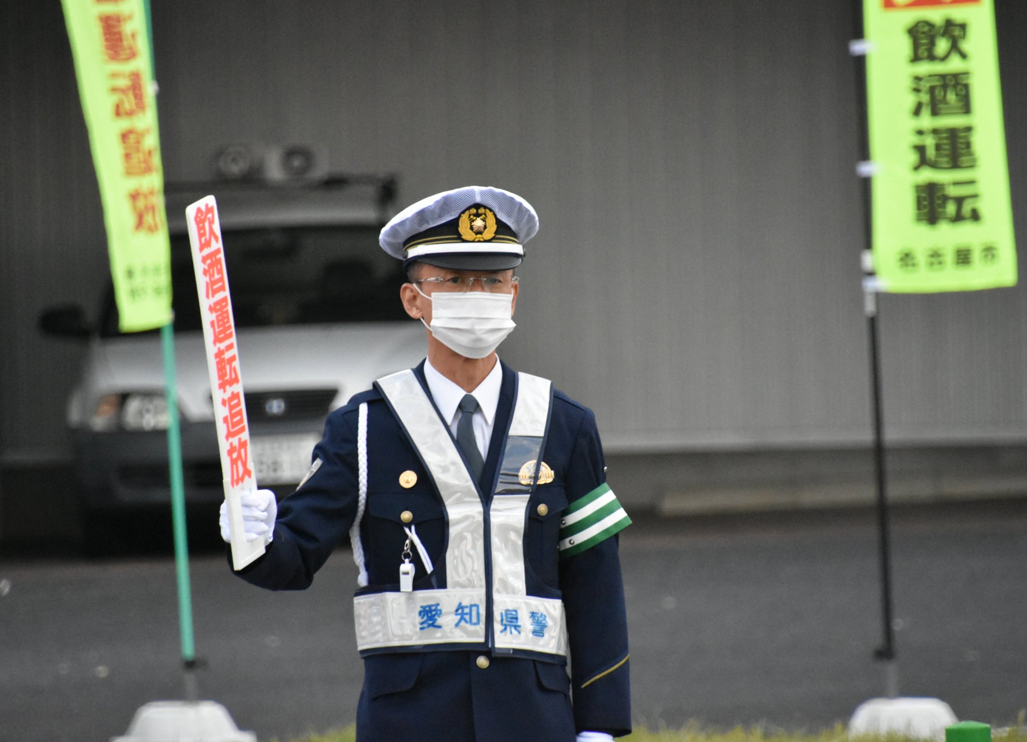 愛知県警察広報課 天白警察署 12月9日 植田西交差点で飲酒運転根絶キャンペーンを実施しました 大型電光表示車 サインカー を配置してのメッセージ広報 天白署長 天白区役所職員 名城大学ボランティア協議会の学生達がサイン板の掲示等をして 愛知県警察広報課 天白警察署 12月9日 植田西交差点で飲酒運転根絶キャンペーンを実施しました 大型電光表示車 サインカー を配置してのメッセージ広報 天白署長 天白区役所職員 名城大学ボランティア協議会の学生達がサイン板の掲示等をして