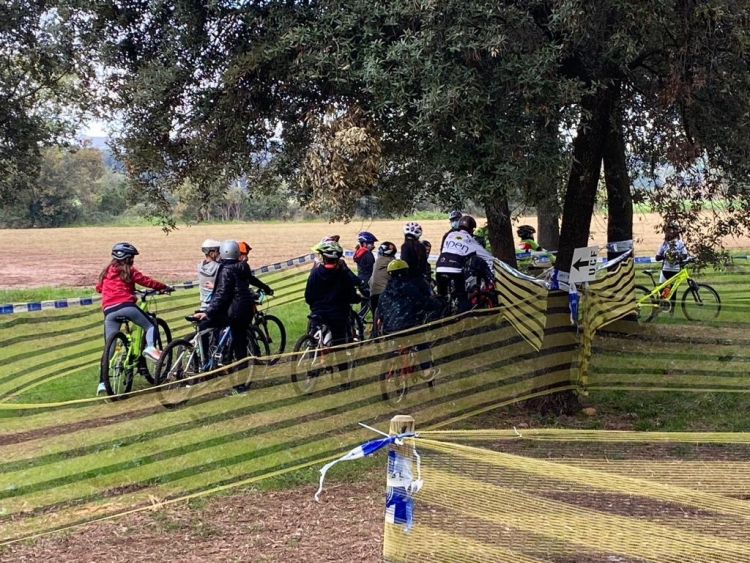 esportsLFdV's tweet photo. 🆕Jornada de portes obertes a la futura Escola Municipal de Ciclisme.
👉🏼https://t.co/zM1UeW8dK8 https://t.co/v90aSXJTlt