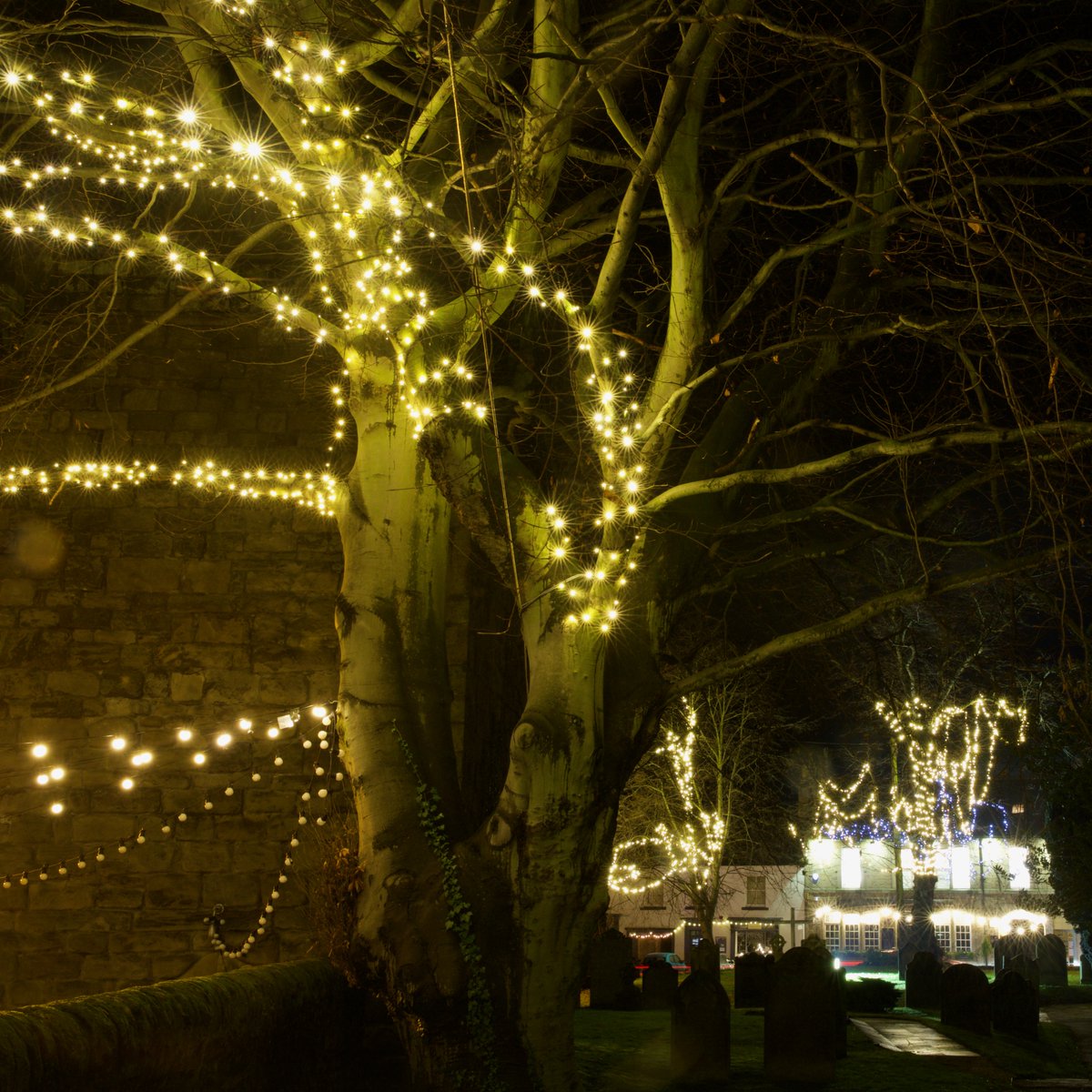 VisitCorbridge's tweet photo. Our award winning Corbridge shops are open seven days a week between now and Christmas. Including Sundays - and late night Thursdays again tonight. Come and see our wonderful, twinkling Christmas lights. More details about shop opening times at: https://t.co/CeOq5K3958 https://t.co/Nx2PoHLUSy