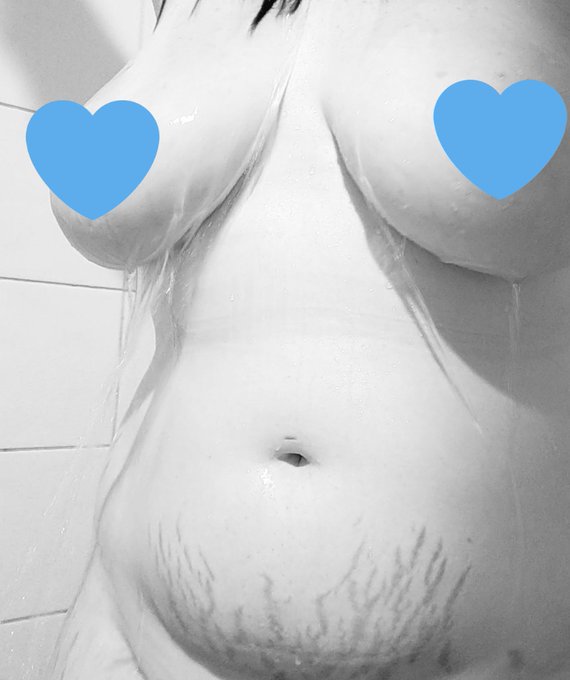 please help a girl and sub to my OF my work underpaid me 10 hours and im $100 short on rent now since