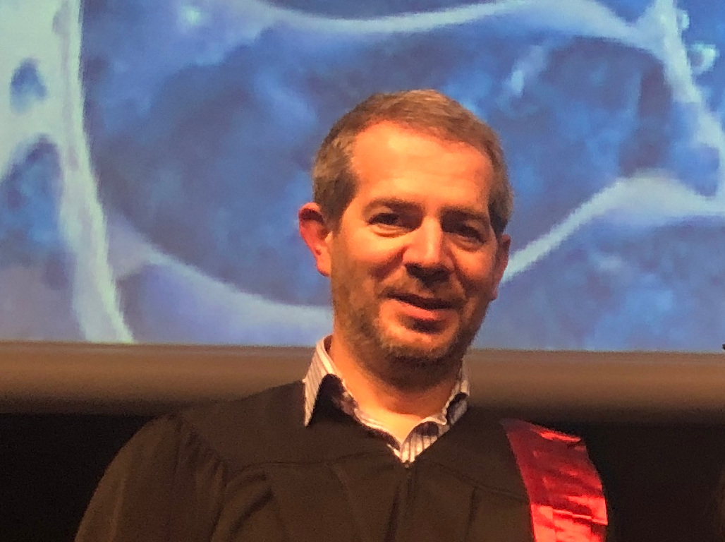 C'est avec une immense tristesse que nous vous faisons part du décès de Renaud Mahieux, chef d'équipe au CIRI et professeur au département de biologie de l'ENS de Lyon @BiologieENSLyon. Nos pensées vont à sa famille, son équipe, ses étudiants, ses collègues et amis.