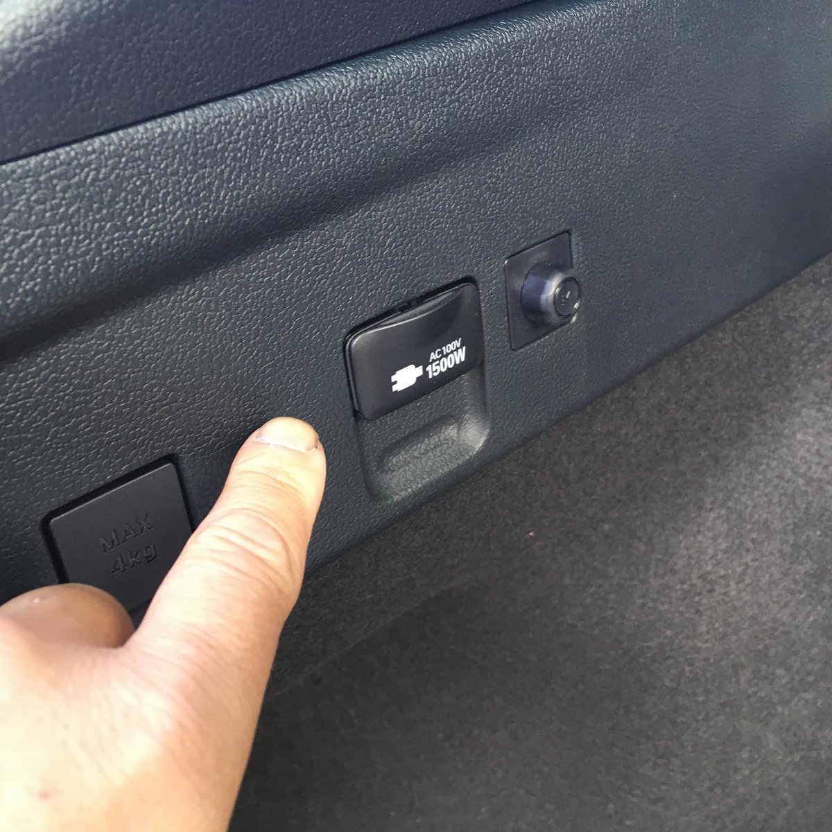 Axellauto アクセルオートです 年式プリウス50系 100v 1500wコンセント後付けしました 最近になって標準装備になった50プリウスの1500wコンセントですが 購入したらついてなかったというお客様が 結構多いらしいです 少し前まではメーカー Axellauto アクセルオートです 年式プリウス50系 100v 1500wコンセント後付けしました 最近になって標準装備になった50プリウスの1500wコンセントですが 購入したらついてなかったというお客様が 結構多いらしいです 少し前まではメーカー
