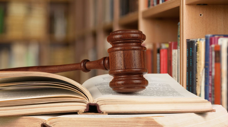 transcripteando's tweet image. El tiempo, siempre luchando contra él... Si se te va la vida escuchando videos de vistas y arbitrajes, escríbenos. Te ayudaremos a ahorrar tiempo transcribiendo tus sesiones. info@csptranscripcionlegal.com