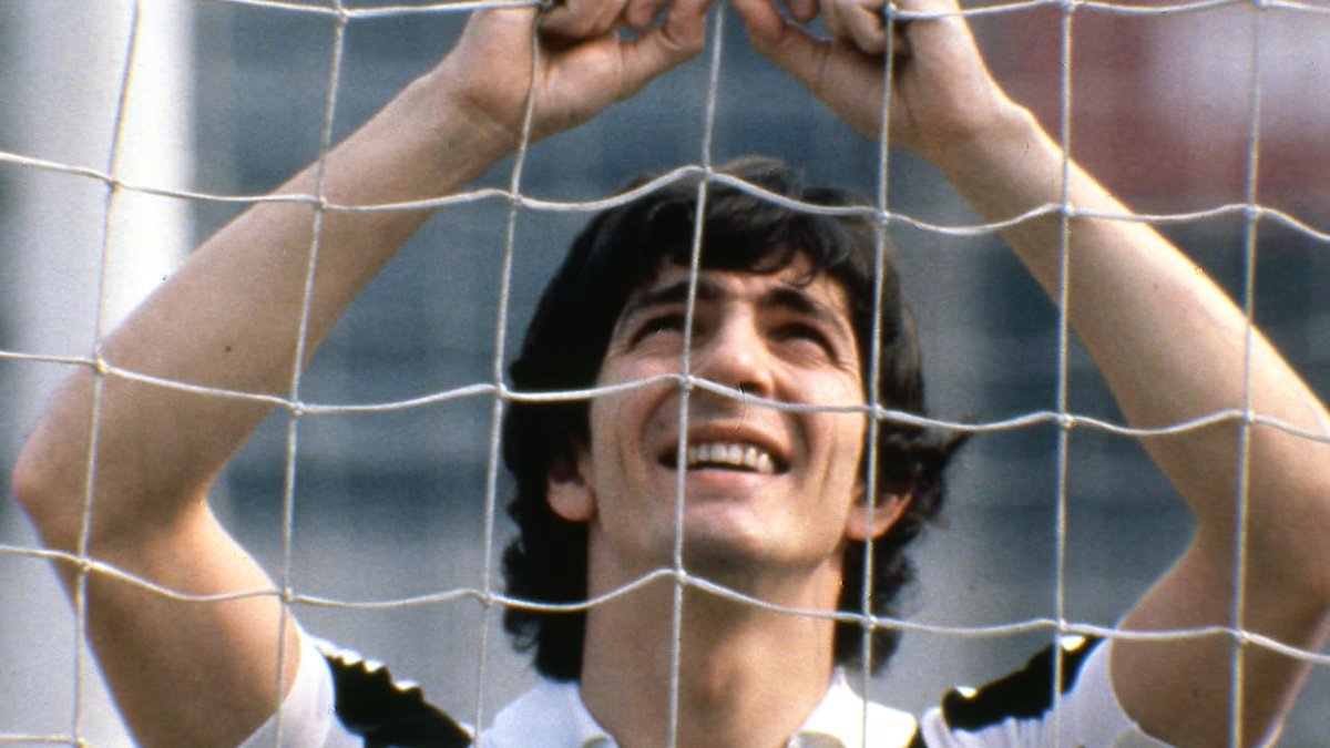 juventusfc's tweet photo. Ciao, Paolo. 
https://t.co/OtfdD0HXpm https://t.co/gKx3vnhMCy