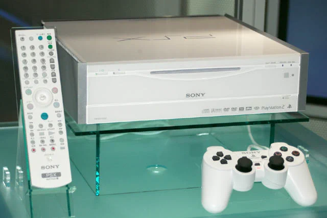 本日は名機？迷機？レコーダーとPS2が一体化されたPSXが発売された日！