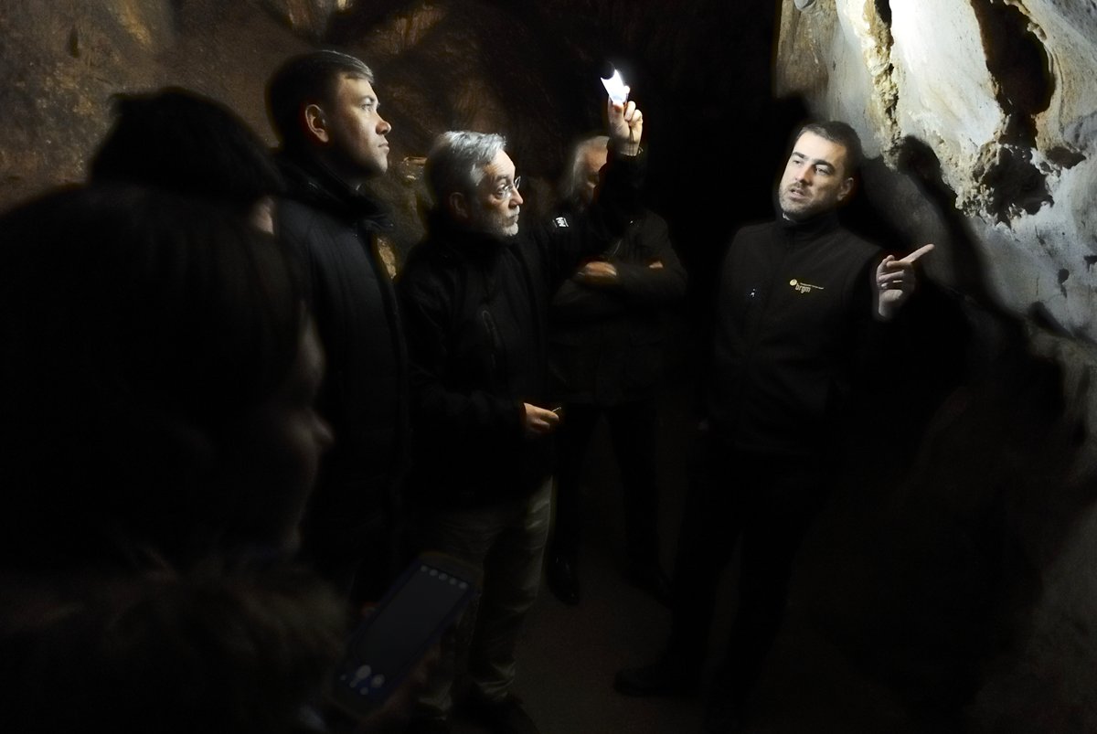 From 27/11 to 7/12, welcoming Shulgan Tash / ГБУ НПЦ delegation for a French congress, a workshop and for visiting Paleolithic cave art sites and replicas, in France and Spain. This was in 2019 ...