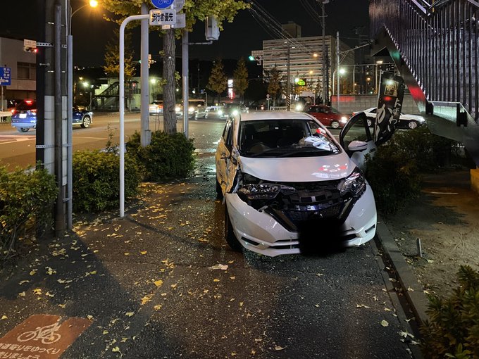 事故 横浜市磯子区中原 くら寿司横浜磯子店 付近の歩道に車突っ込む事故発生 現場画像まとめ まとめダネ 事故 横浜市磯子区中原 くら寿司横浜磯子店 付近の歩道に車突っ込む事故発生 現場画像まとめ まとめダネ
