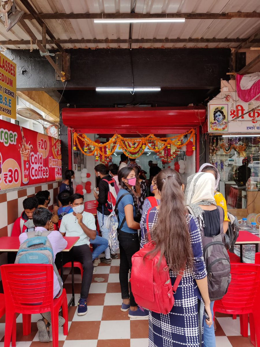 ajaysgoodfood's tweet photo. Best Moments captured on Ajay's Silvassa's Opening Day..๐
#Silvassa #AjaysSilvassa #OpeningSnaps #FastFoodRestaurant #FoodLover #Foodie #Food #Foodstagram #FoodPorn #FastFood #Famous #Favourites #Ajays #AjaysGoodFood #GoodFoodForAll #FoodThatIsGood #Pizza #Burger #ColdCoffee https://t.co/lGYZyGUYmL