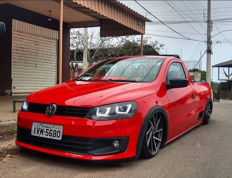 Saveiro Cross G6 rebaixada vermelha