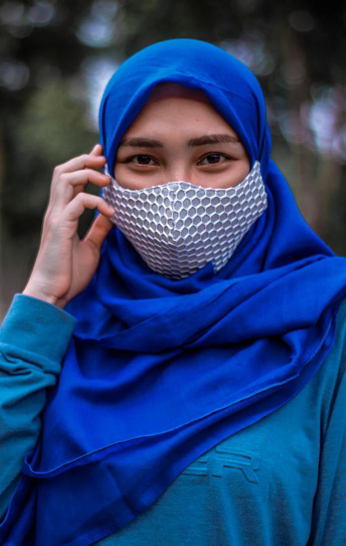 StylishArmor's tweet photo. Buat tmn2 mimin yg cewek dan berhijab,,, jgn takut gak bisa pake.. krna Stylish Armor Silver Antimicrobial Mask ada yg headloop... #staysafe&amp;staystylish #StopCOVID19 #stylisharmor #BanggaLokal https://t.co/Dy7F8Zgrnq