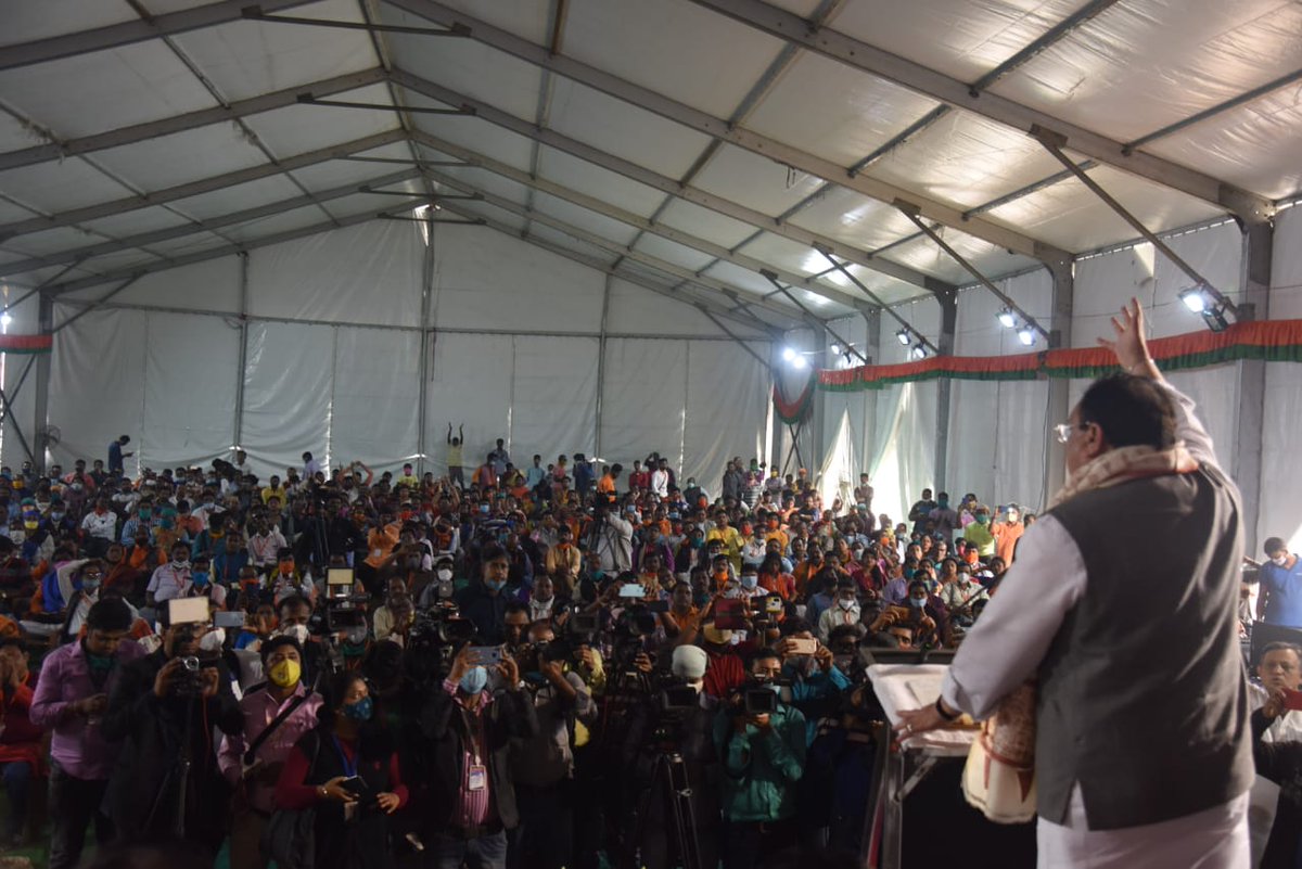 JPNadda's tweet photo. पश्चिम बंगाल में पार्टी कार्यकर्ताओं की बैठक को संबोधित किया।

टीएमसी के गुंडों ने प्रजातंत्र का गला घोंटने में कोई कसर नहीं छोड़ी है लेकिन उनकी ये अराजकता अब ज्यादा दिन चलने वाली नहीं है। ममता जी की सरकार यहां से जाने वाली है, और बंगाल में निश्चित ही कमल खिलने वाला है। https://t.co/rS50mSeTw3