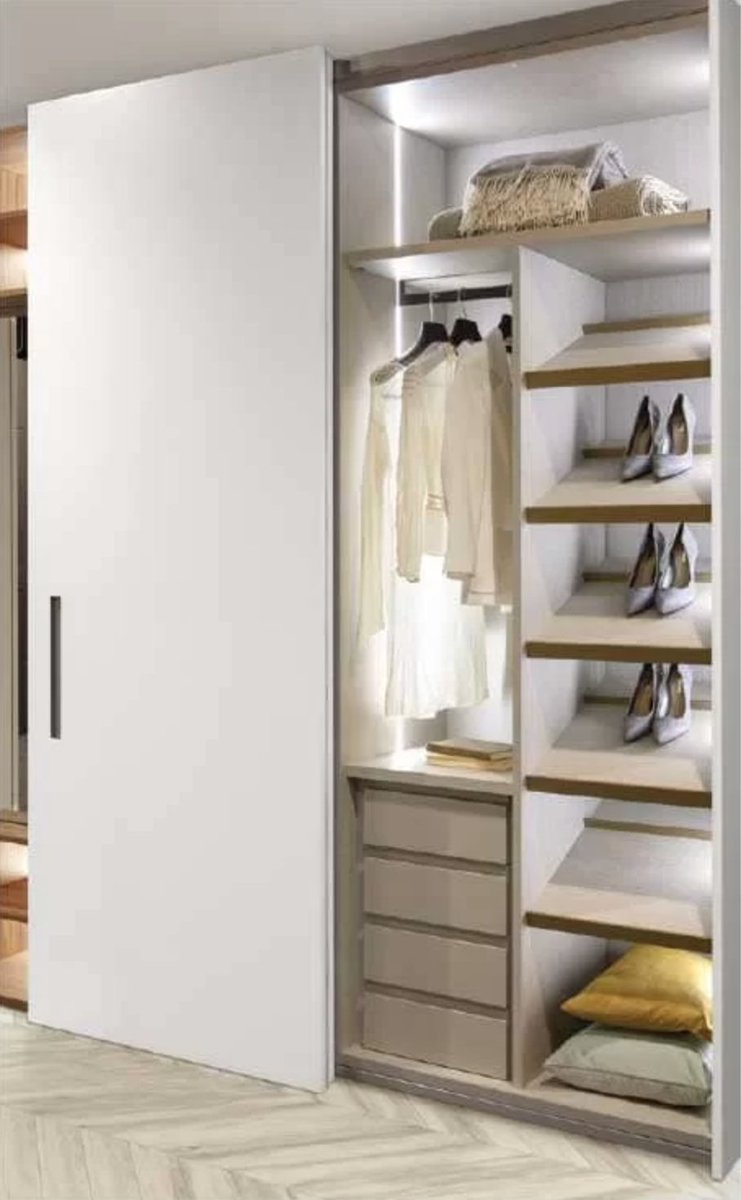 L2Gshop's tweet photo. L'armadio è il custode indiscusso di emozioni e ricordi, non lo si usa: lo si vive. 
Showroom #GuzzinieFontanaMilano via Visconti di Modrone,18. 
https://t.co/e87dS7hdcj https://t.co/lnILvFSdr4