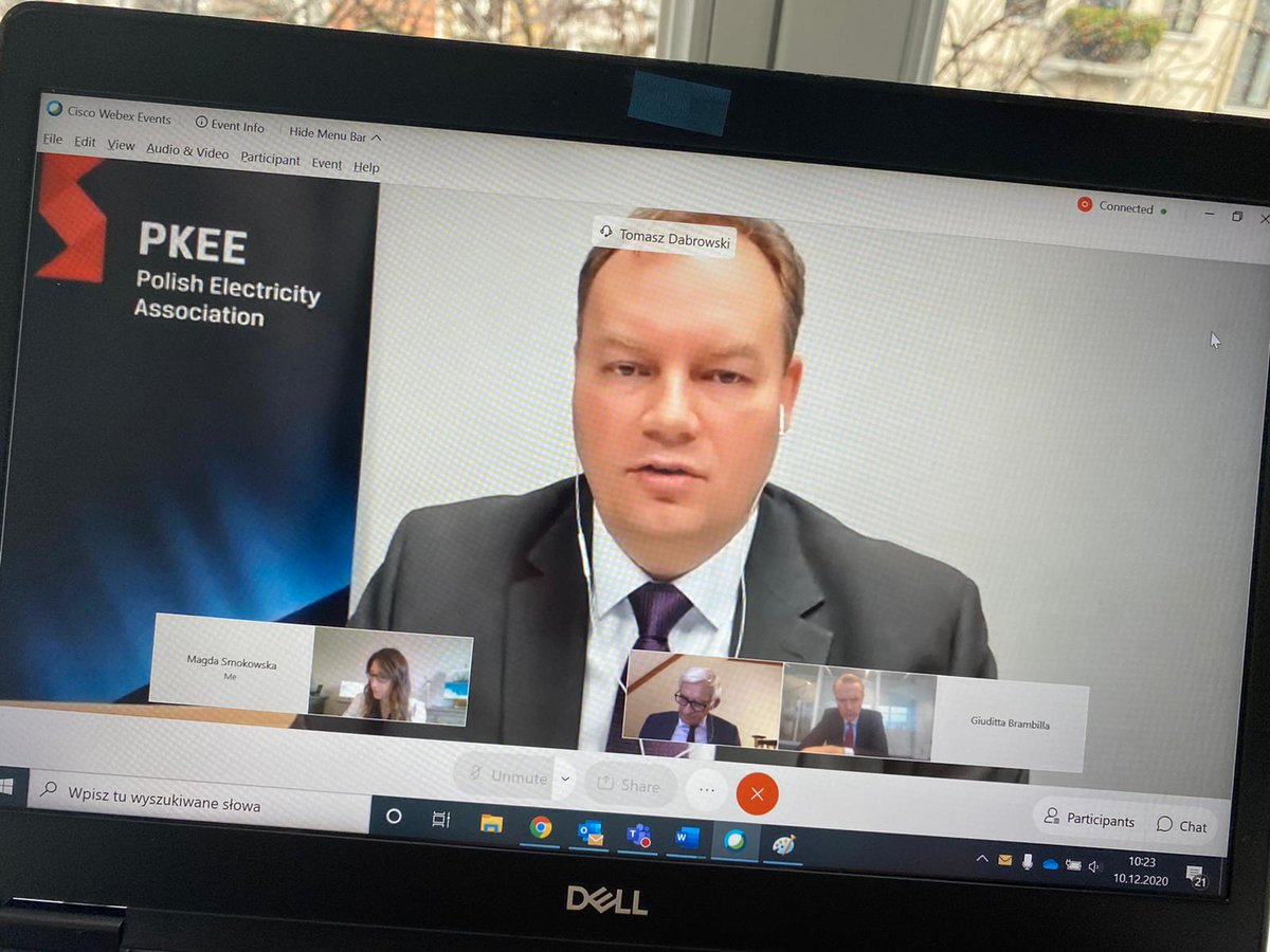 _PKEE_'s tweet photo. Tomasz Dąbrowski, dyrektor #PKEE podczas #EEFdebates: Projekty inwestycyjne z obszaru morskiej energetyki wiatrowej są ważne dla członków Polskiego Komitetu Energii Elektrycznej. https://t.co/sjVlfuy9Hr