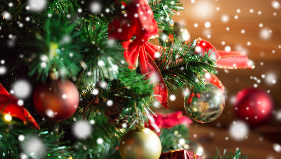 CICM_HQ's tweet photo. Hands up who loves a good quiz? #CICM North East are hosting a virtual #Christmas quiz tonight. Max 6 in a group, and all you need is a pen, paper, drinks and snacks! Register to join in the festive fun!  
https://t.co/GwsHgirQur https://t.co/pM8UuN9D4R