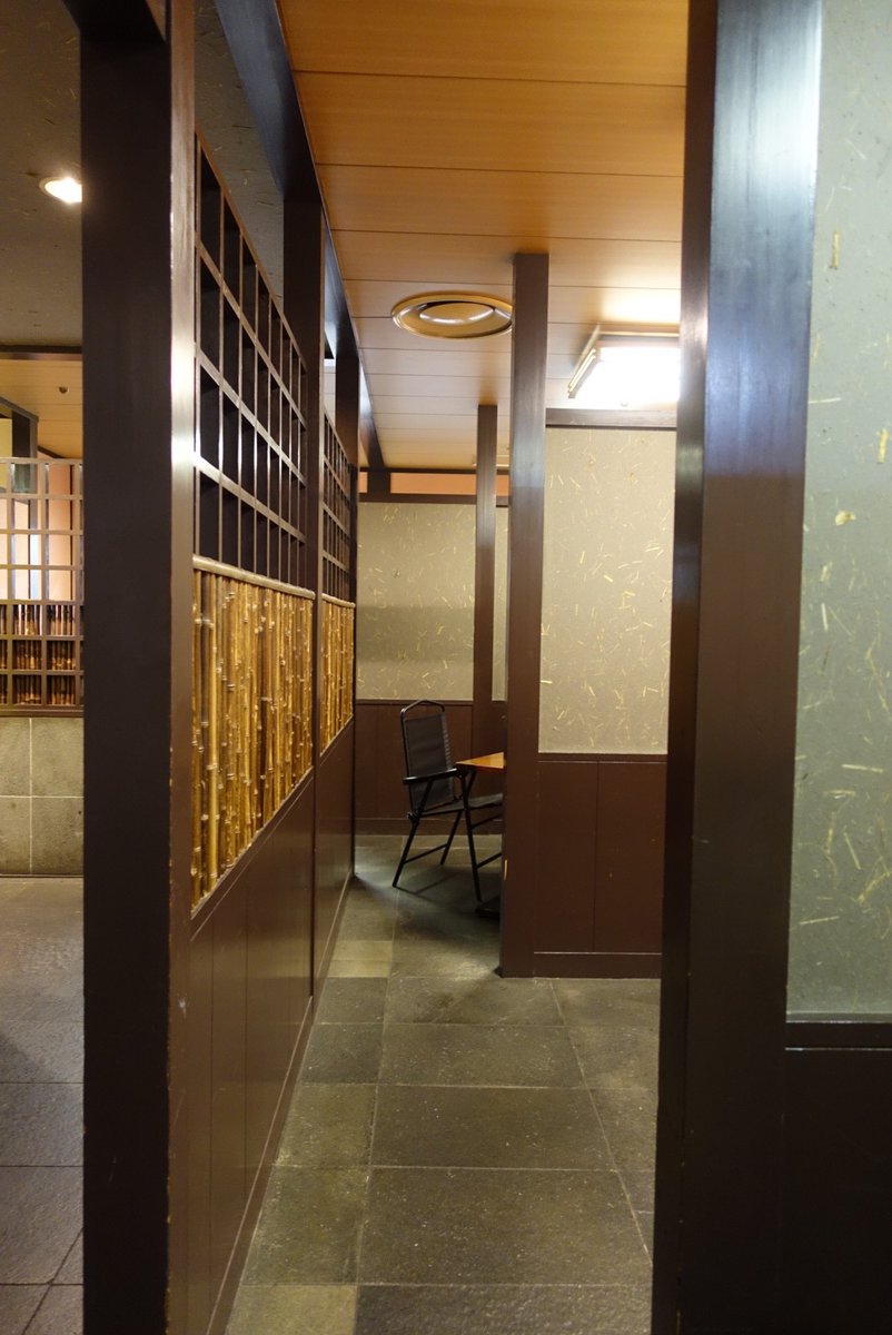 hamhamham2019's tweet photo. ◎美術展会場の紹介
店舗内部の様子です
1枚目の写真の奥にバーカウンターがあります
写真には写っていませんが、畳の敷かれた座敷もあります
店舗の内装は展示が終わった4月以降に
全て取り壊される予定です
原状復帰の必要がないため、壁を取る、穴を開けることも可能です
#HAM2020 https://t.co/GDbq7ImXvF