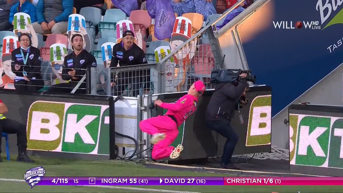 willowtv's tweet photo. A spectacular effort on the boundary line from Jordan Silk

@BBL #BBL10 #BigBashLeague10 #HHvsSS @HurricanesBBL @SixersBBL https://t.co/DejxDCYpZd