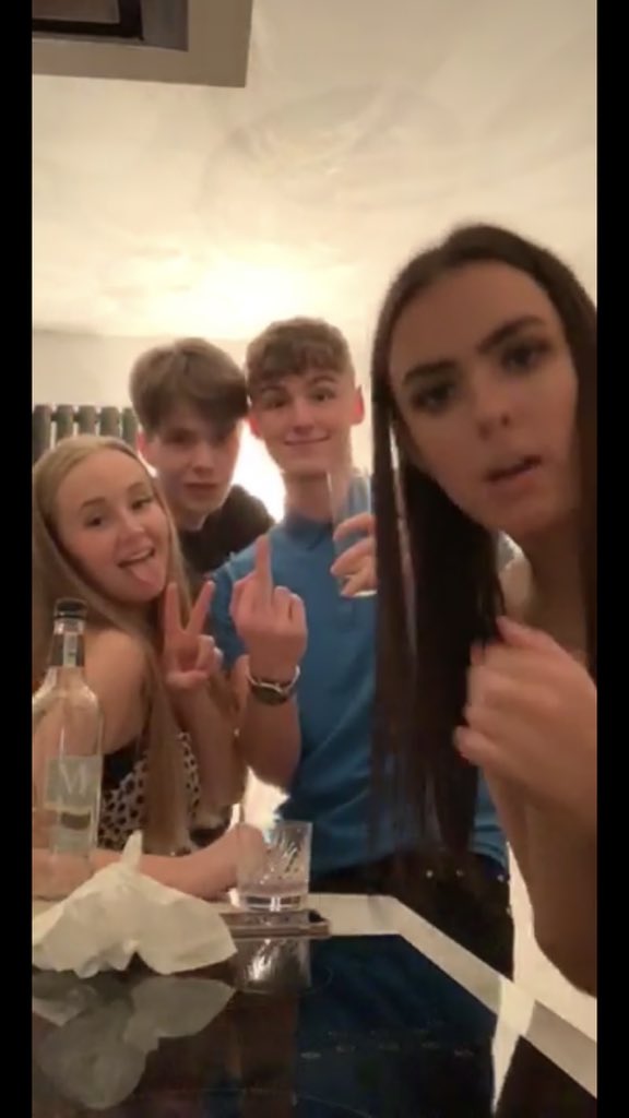 Grant_Sharp01's tweet photo. @_eve_campbell happy birthday bro, hope you have a class day see you soon x https://t.co/MdDdQvgHxy