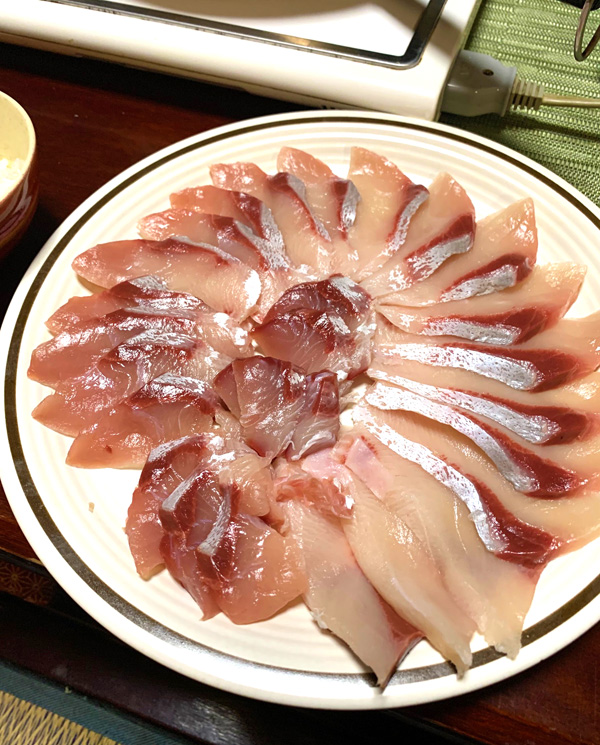 ブリしゃぶ食べた めっっちゃ美味かった まだ片身が残ってるからそれは明日刺身 後藤羽矢子のイラスト ブリしゃぶ食べた めっっちゃ美味かった まだ片身が残ってるからそれは明日刺身 後藤羽矢子のイラスト