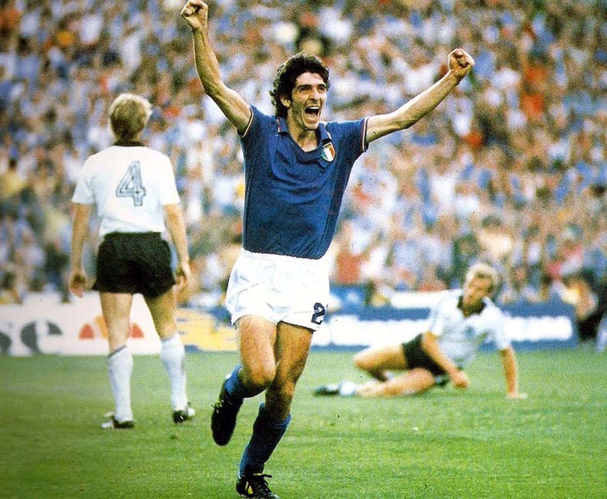 robymancio's tweet photo. Sei stato il nostro eroe, ciao Pablito. https://t.co/xY4HVwa5SX