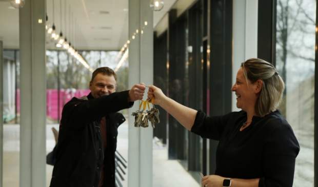 Almende College ontvangt sleutels van het nieuwe vmbo-gebouw -  oudeijsselstreekvizier.nl/nieuws/nieuwsf…