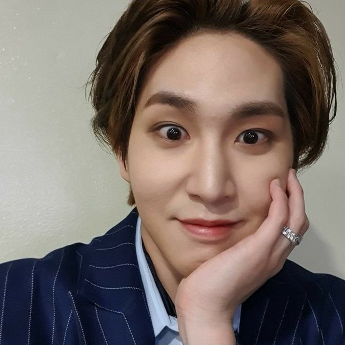 EffyVas's tweet photo. “Sing under the night sky
So that we can shine
Even now after the same time
So that it can be a memorable memory”

#UniverseSelcaDay #SHINWON #Pentangon @CUBE_PTG https://t.co/A2HxG8tzh0