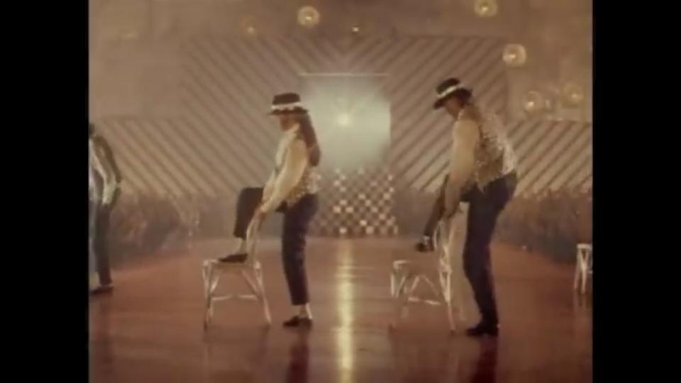Abhinav_MadzFan's tweet photo. @MadhuriDixit #TammaTammaFacts They had to take atleast 48 takes to do this 'Chair Sequence' in one shot! π¬ Also, #SanjayDutt sir took 1 month training for this one...
30 YEARS OF TAMMA TAMMA LOGE β€οΈπ₯
#MadhuriDixit #SarojKhan #TammaTamma #Jeetendra #JayaPrada #30YearsOfThanedaar https://t.co/p17YmWHFsM