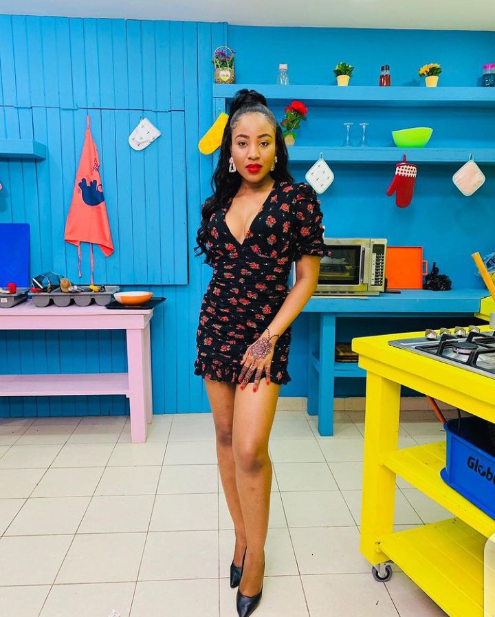  @EricaNlewedim as PringlesA thread #MamadorElitesDish